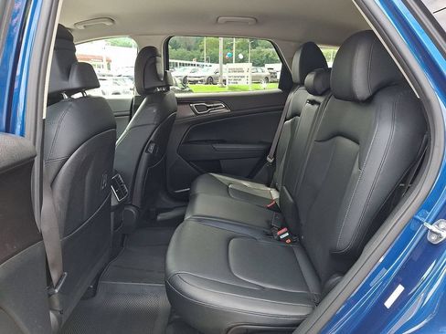 Used 2023 Kia Sportage EX AWD/4WD image 11