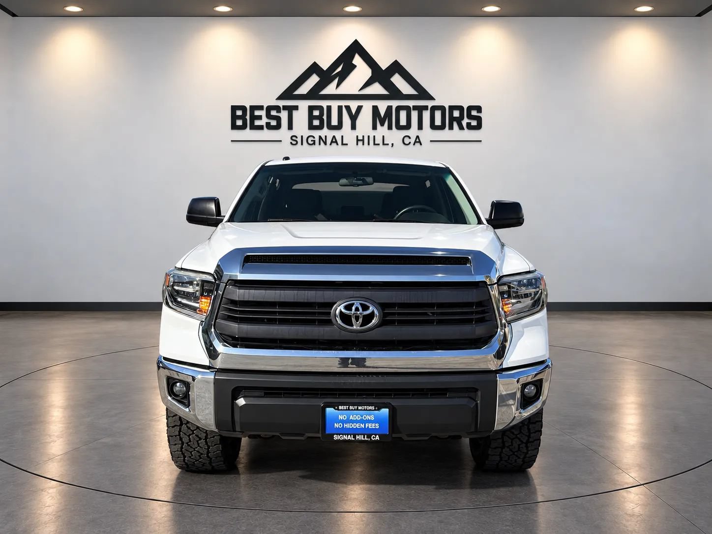 Used 2015 Toyota Tundra SR5 AWD/4WD image 2
