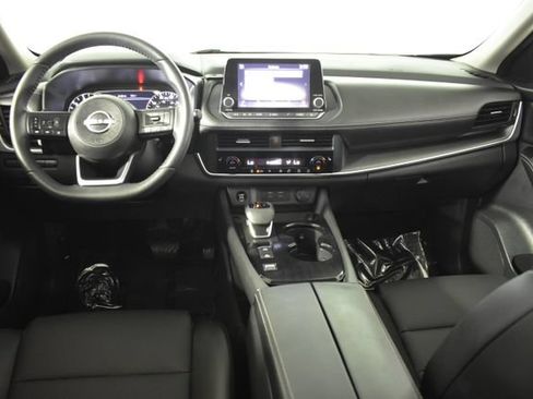 Used 2024 Nissan Rogue SV w/ SV Premium Package FWD image 26