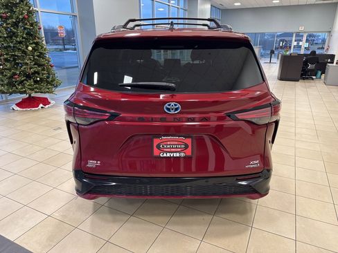 Used 2022 Toyota Sienna XSE image 8
