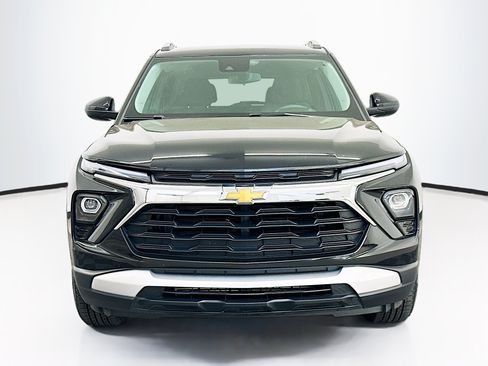 Used 2025 Chevrolet TrailBlazer LT AWD/4WD image 2