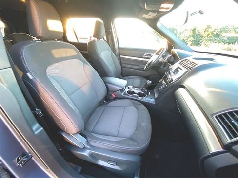 Used 2019 Ford Explorer XLT image 26