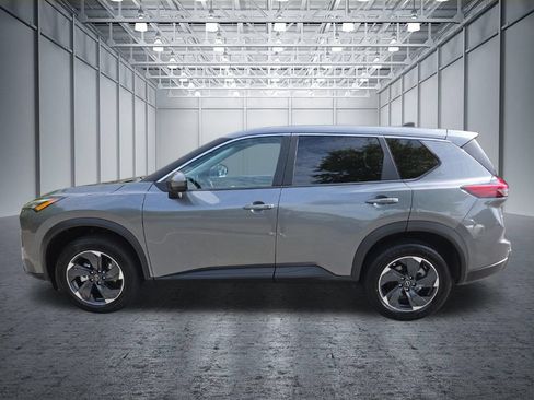 Certified 2025 Nissan Rogue SV FWD image 4