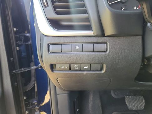 Used 2024 Nissan Rogue SV AWD/4WD image 18