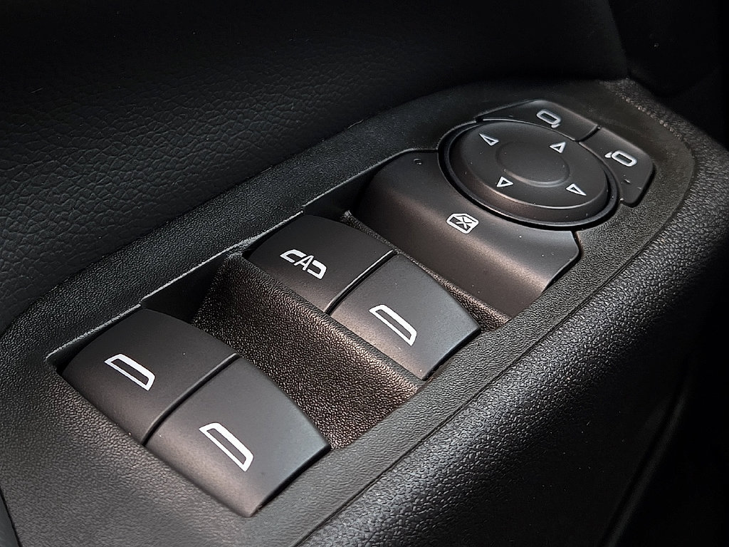 Used 2021 Chevrolet Equinox Premier FWD image 16