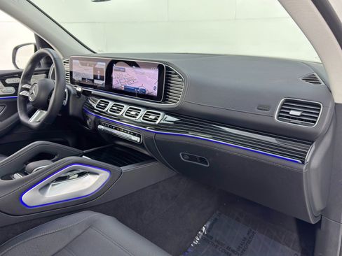 Used 2024 Mercedes-Benz GLS 580 GLS 580 w/ Night Package image 15