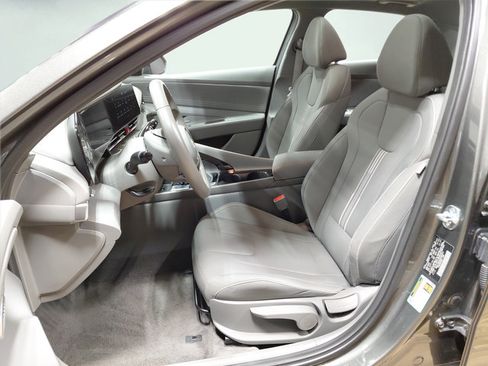 Used 2025 Hyundai Elantra SEL FWD image 24