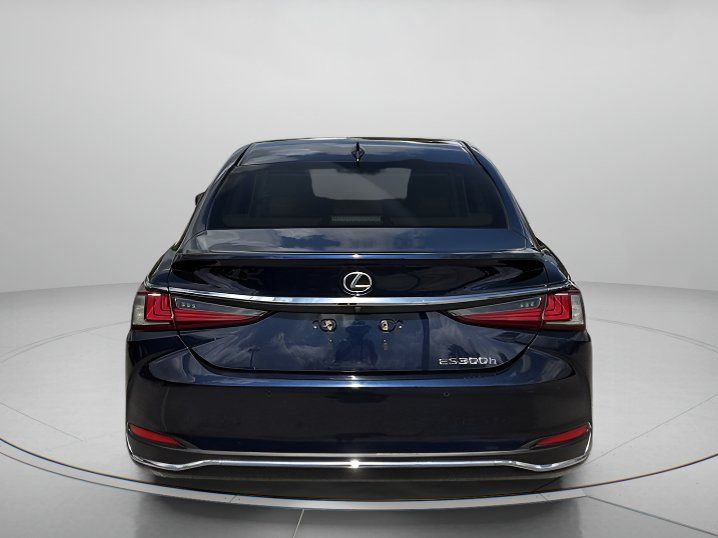 Used 2019 Lexus ES 300h w/ Accessory Package 2 FWD image 4