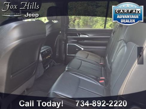 Certified 2024 Jeep Wagoneer Series II w/ Flexible Seating Group AWD/4WD image 13