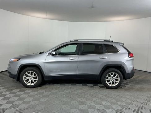 Used 2018 Jeep Cherokee Latitude AWD/4WD image 8