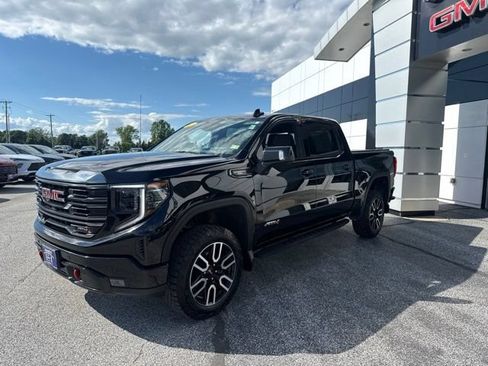 Used 2024 GMC Sierra 1500 AT4 w/ Technology Package AWD/4WD image 3