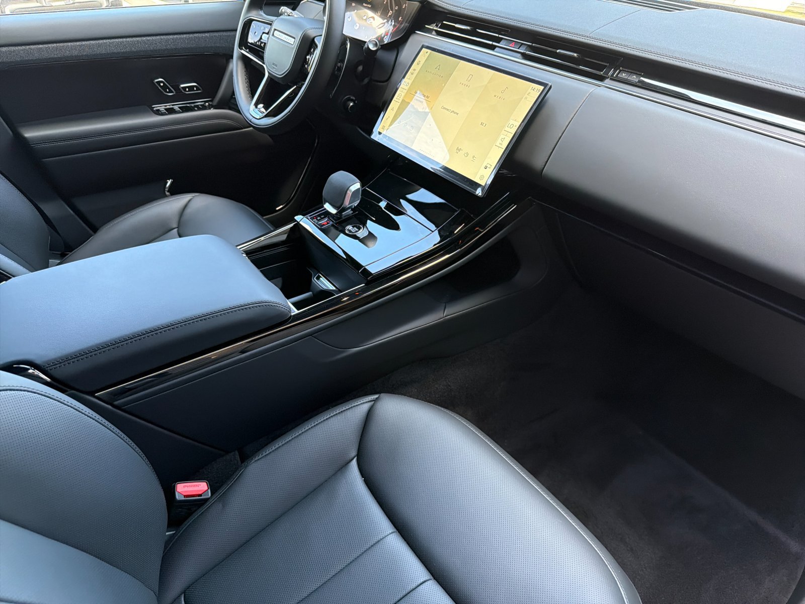 New 2026 Land Rover Range Rover Sport Dynamic SE AWD/4WD image 15