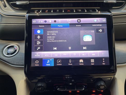 Used 2025 Jeep Grand Cherokee L Limited w/ Black Appearance Package image 23