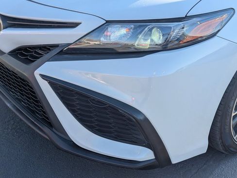 Used 2022 Toyota Camry SE image 11