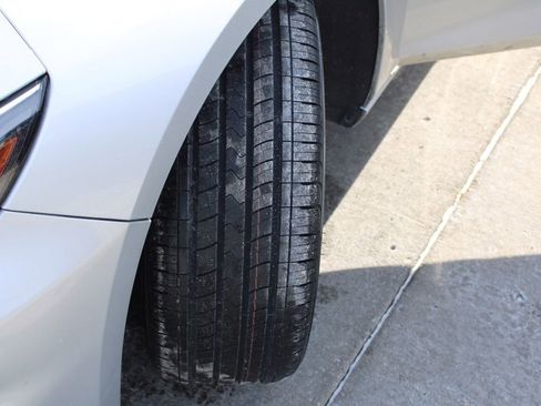 Used 2016 Chevrolet Malibu LT w/ Leather Package image 11