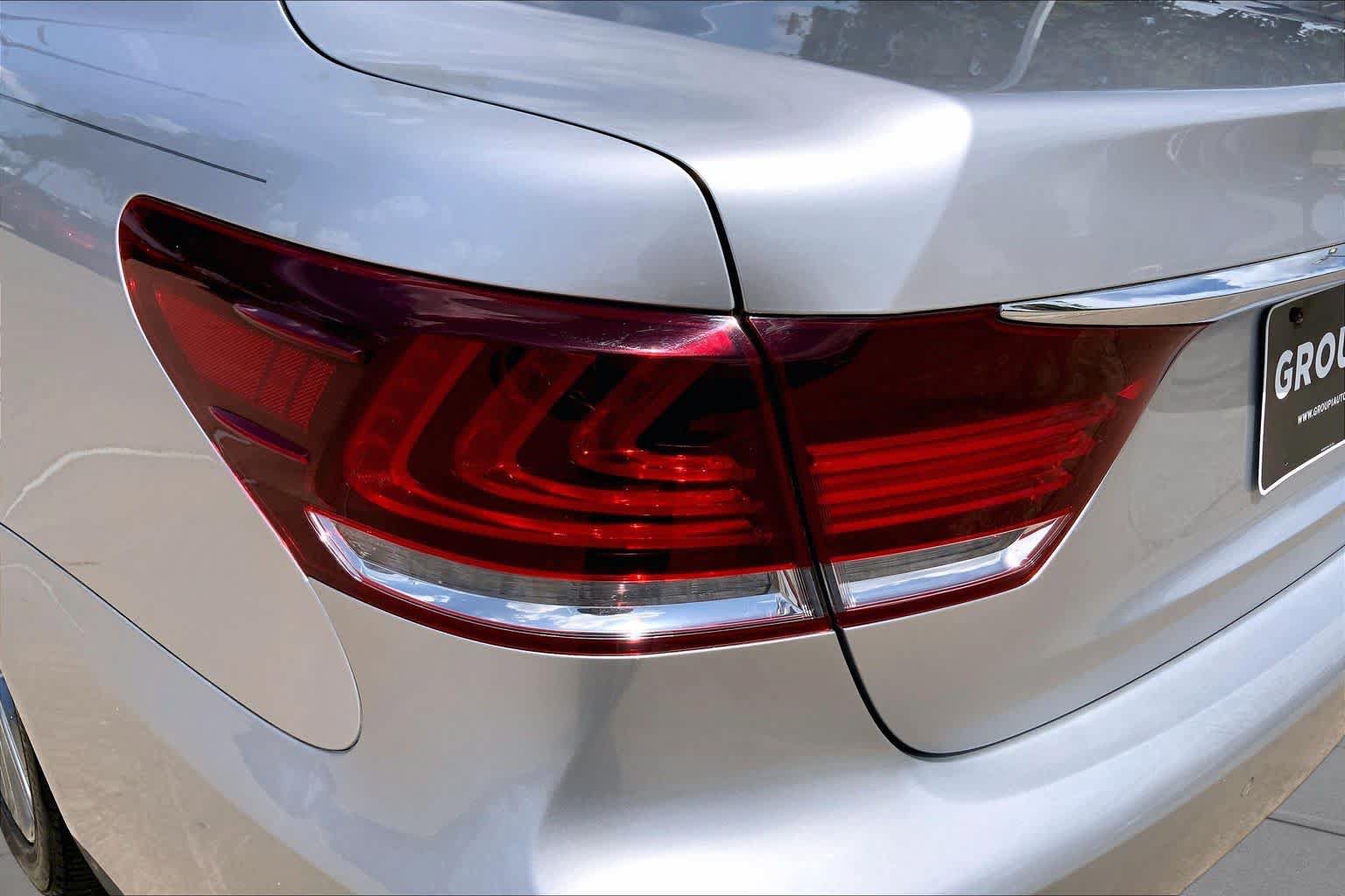 Used 2015 Lexus LS 460 w/ Comfort Package RWD image 28