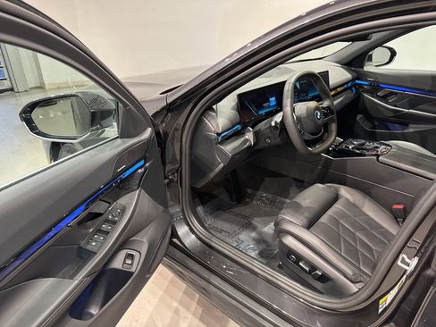 Used 2025 BMW i5 xDrive40 w/ Premium Package image 12