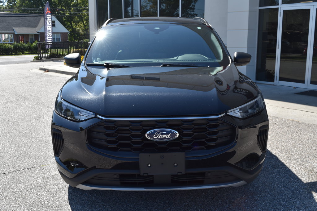 Used 2025 Ford Escape ST-Line AWD/4WD image 3