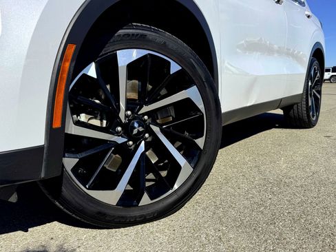 Used 2022 Mitsubishi Outlander ES image 2