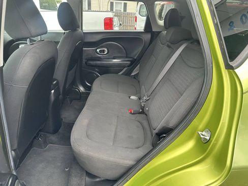 Used 2015 Kia Soul ! FWD image 11