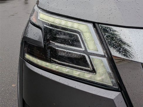 Used 2024 Nissan Armada SL w/ Captain's Chairs Package image 11