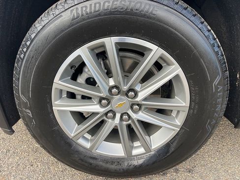 Used 2023 Chevrolet Traverse LT image 12