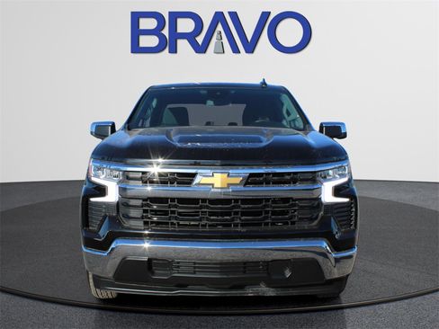 Used 2025 Chevrolet Silverado 1500 LT image 2