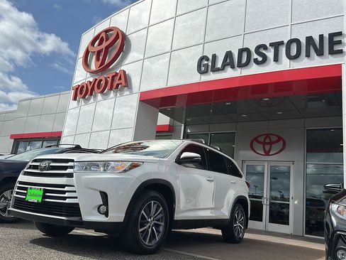 Used 2019 Toyota Highlander XLE image 1