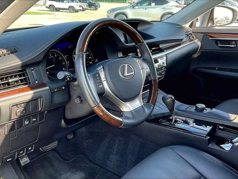 Used 2015 Lexus ES 350 w/ Premium Package FWD image 16