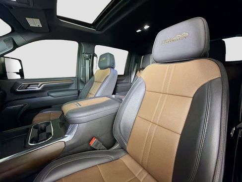 Used 2024 Chevrolet Silverado 2500 High Country w/ High Country Premium Package image 13