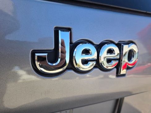 Used 2021 Jeep Cherokee Latitude w/ Mopar Interior Package image 14