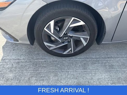 Used 2025 Hyundai Elantra SEL image 19