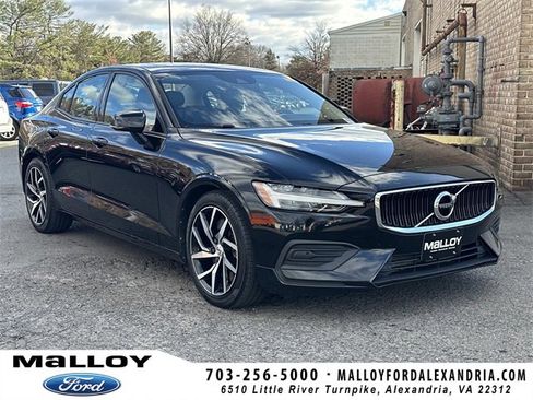 Used 2019 Volvo S60 T6 Momentum w/ Multimedia Package image 1