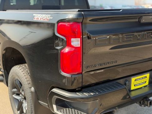 Used 2020 Chevrolet Silverado 1500 LT Trail Boss w/ Midnight Edition image 9