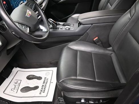 Used 2025 Cadillac XT4 Premium Luxury image 15