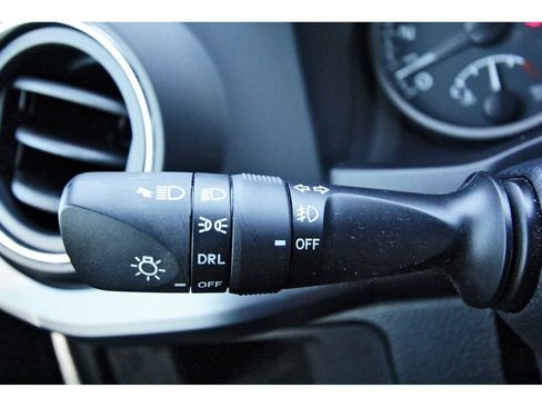 Used 2019 Toyota Tacoma TRD Sport image 16