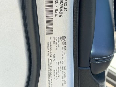 Used 2024 Jeep Grand Cherokee Limited w/ Luxury Tech Group II RWD image 34