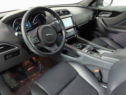 Used 2020 Jaguar F-PACE Premium image 30