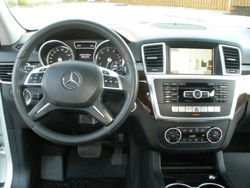 Used 2015 Mercedes-Benz ML 350 4MATIC image 32