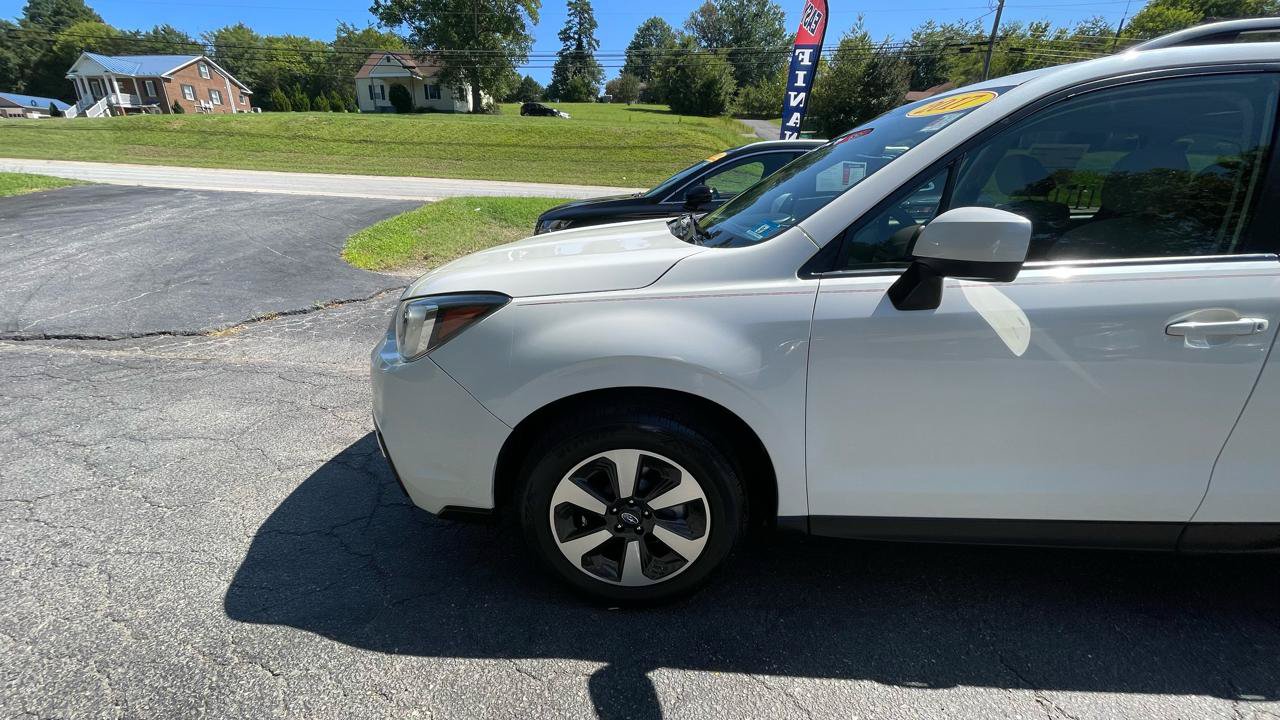Used 2017 Subaru Forester 2.5i Premium AWD/4WD image 2