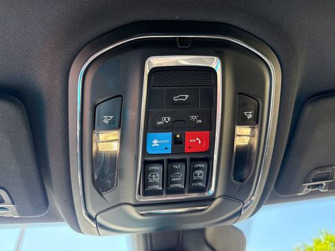Used 2024 Jeep Grand Cherokee L Limited w/ Luxury Tech Group II AWD/4WD image 19