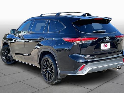 Used 2023 Toyota Highlander XSE image 11