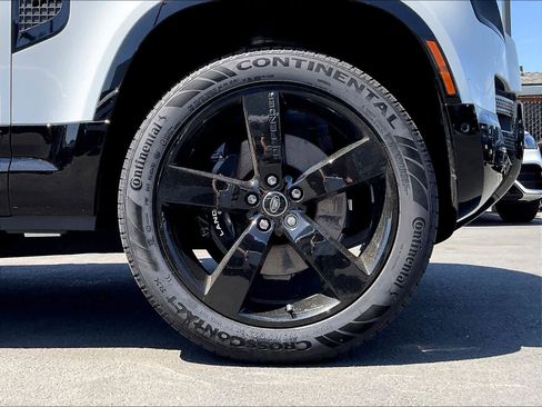 New 2025 Land Rover Defender 90 V8 image 14