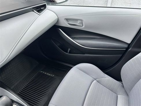 Used 2020 Toyota Corolla SE image 32