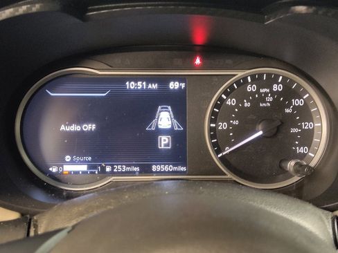 Used 2020 Nissan Versa SV image 23