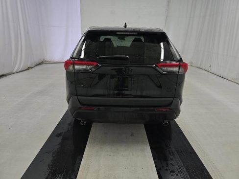 Used 2022 Toyota RAV4 LE image 5
