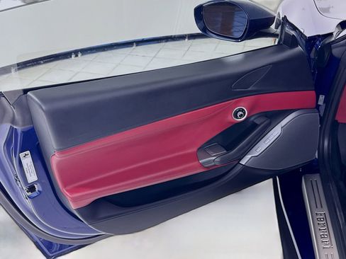 Used 2020 Ferrari Portofino image 15