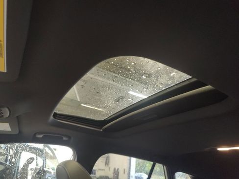 New 2025 Chevrolet Trax RS w/ Sunroof Package image 29