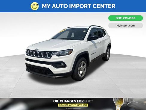 Used 2024 Jeep Compass Latitude AWD/4WD image 3