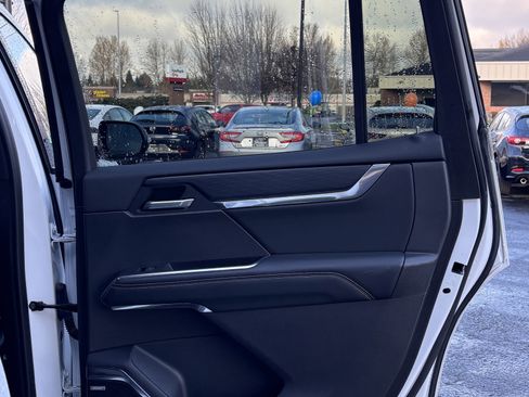 Used 2024 GMC Acadia Elevation image 15